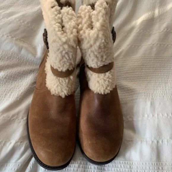 Ugg Boot - Picture 2 of 6